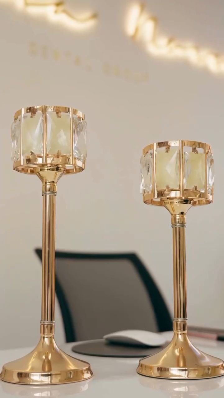 Candelabros de cristal y dorado